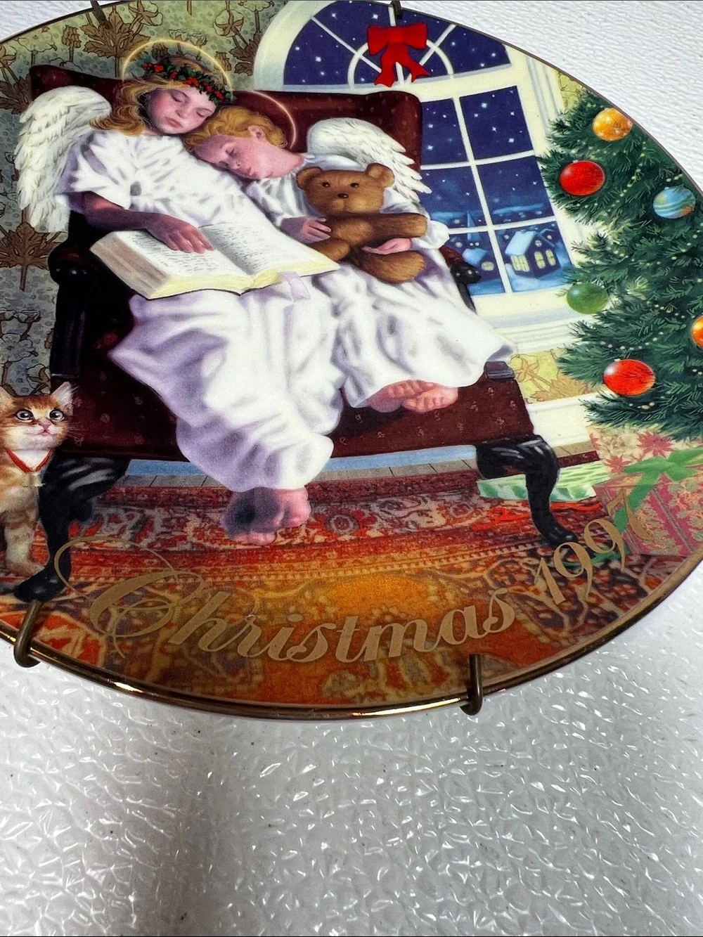 Avon Heavenly Dreams 'Christmas 1997 Collectors Plate by Michael Garland Angels